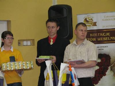 Bartek (w środku) z innymi laureatami